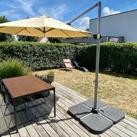 Holiday home Modern & Cosy With Patio & Fenced Garden Near Dunes & *