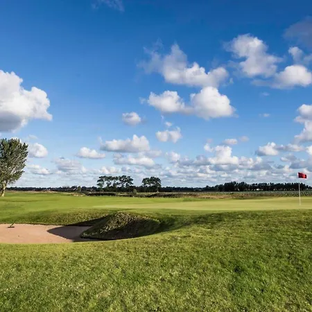 Prázdninový dům Modern & Cosy With Patio & Fenced Garden Near Dunes & *